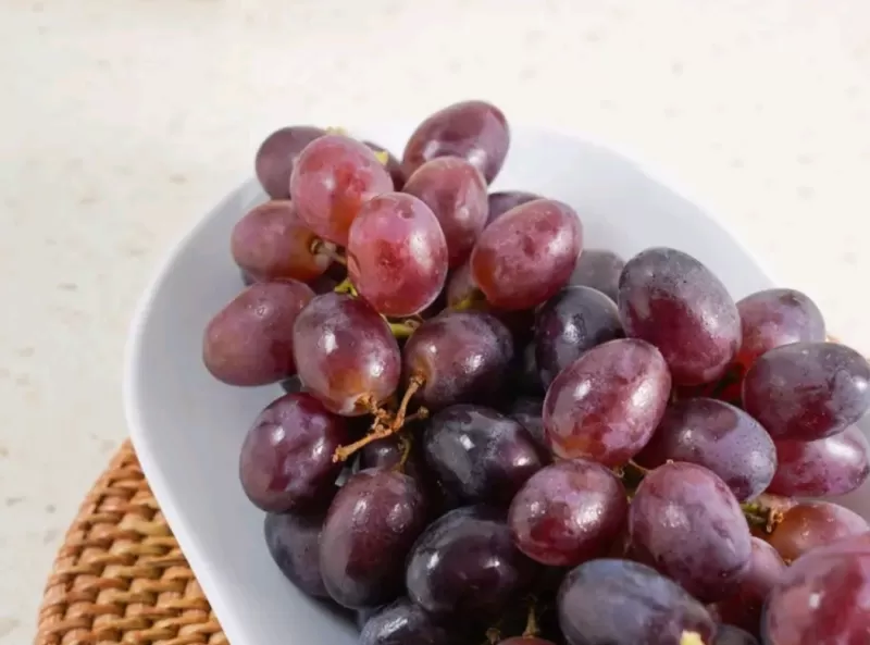 Anggur Hitam Autum Royal Seedless Impor 250gr Sayur box